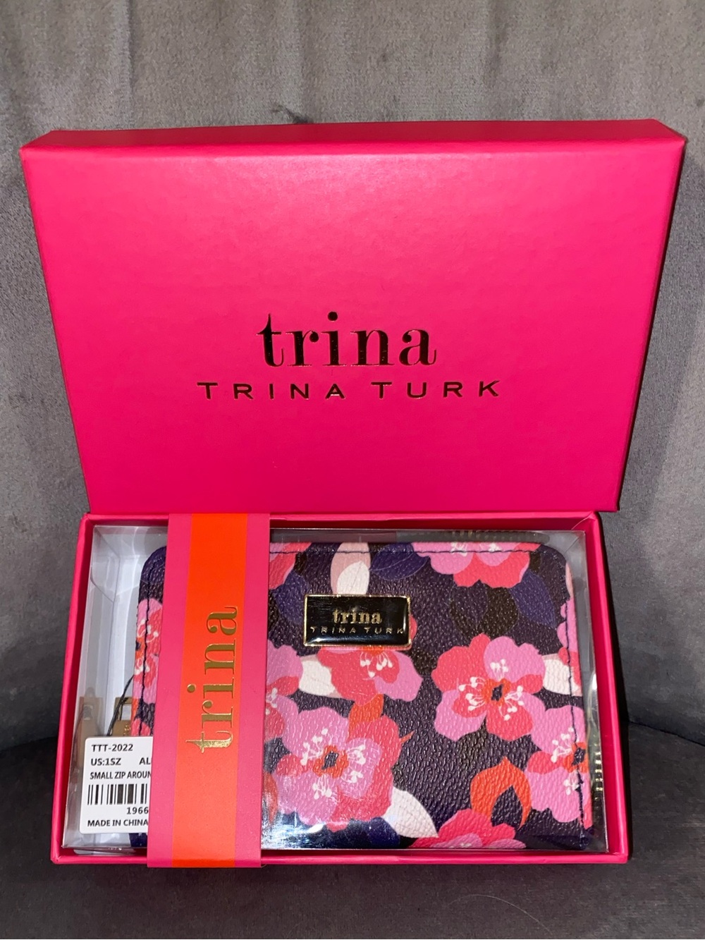 Trina Turk Narcissus Wallet in Box - Picture 8 of 8